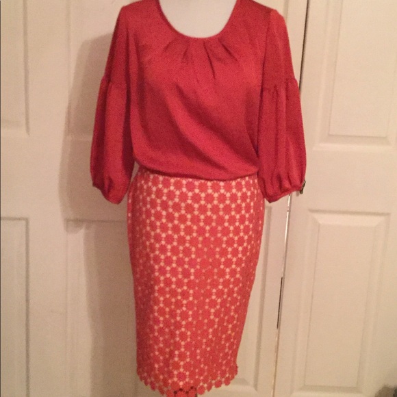 NWOT CROCHET FLORET PENCIL SKIRT CREAM LINING - Picture 8 of 8